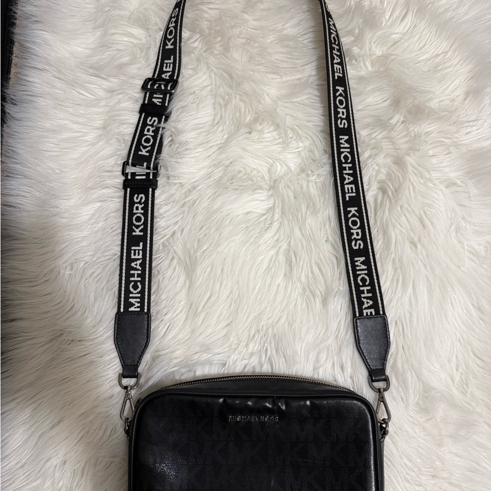 Michael  Kors Patent Black Crossbody Bag - Picture 3 of 5